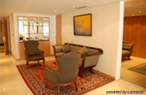 Eurobuilding Hotel & Suites Caracas Rom bilde A living room in a typical condominium