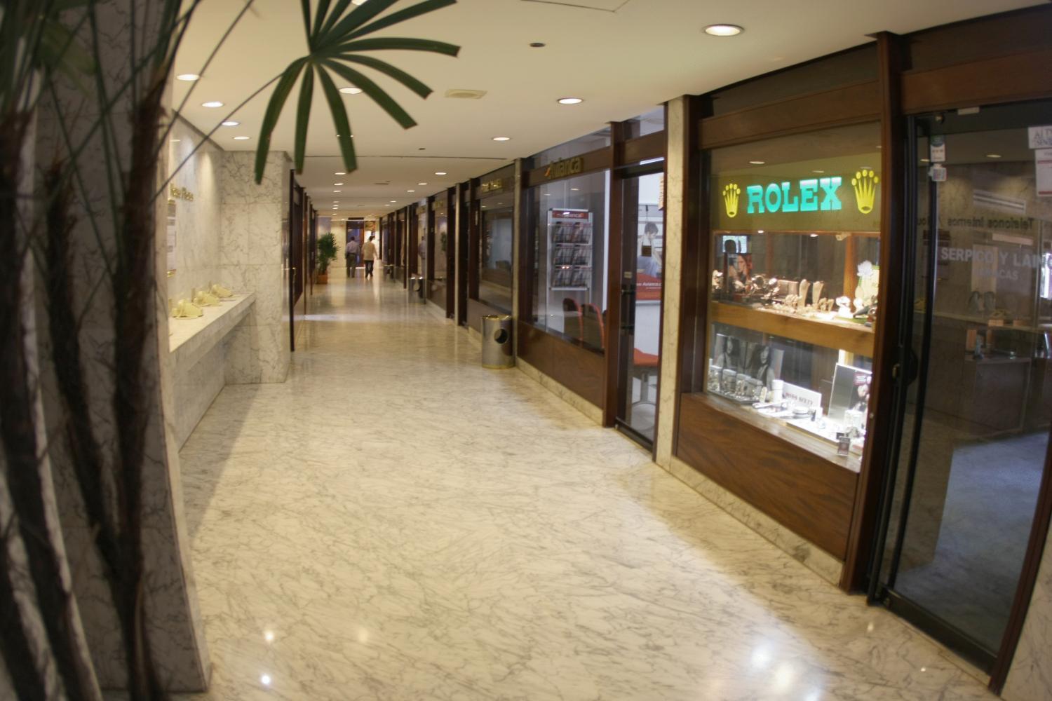 Eurobuilding Hotel & Suites Caracas Eksteriør bilde The interior of the shopping mall